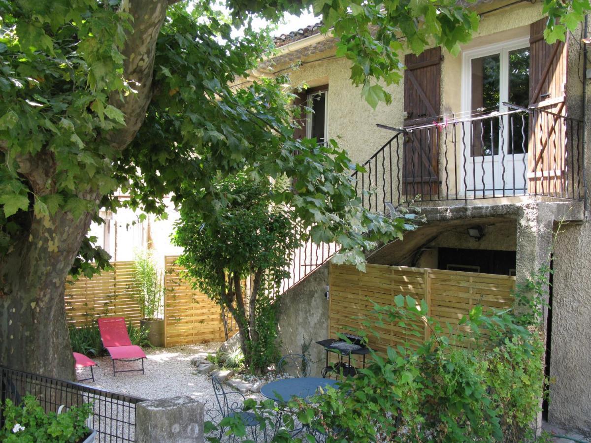 Location& Gites Sarrians Exterior foto