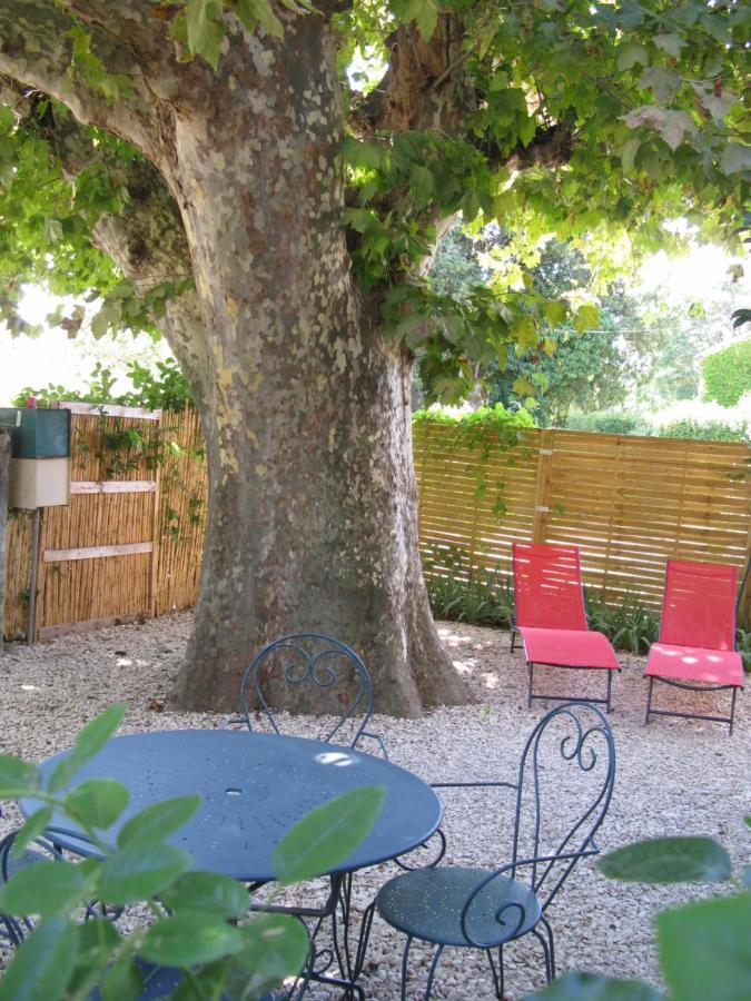 Location& Gites Sarrians Exterior foto